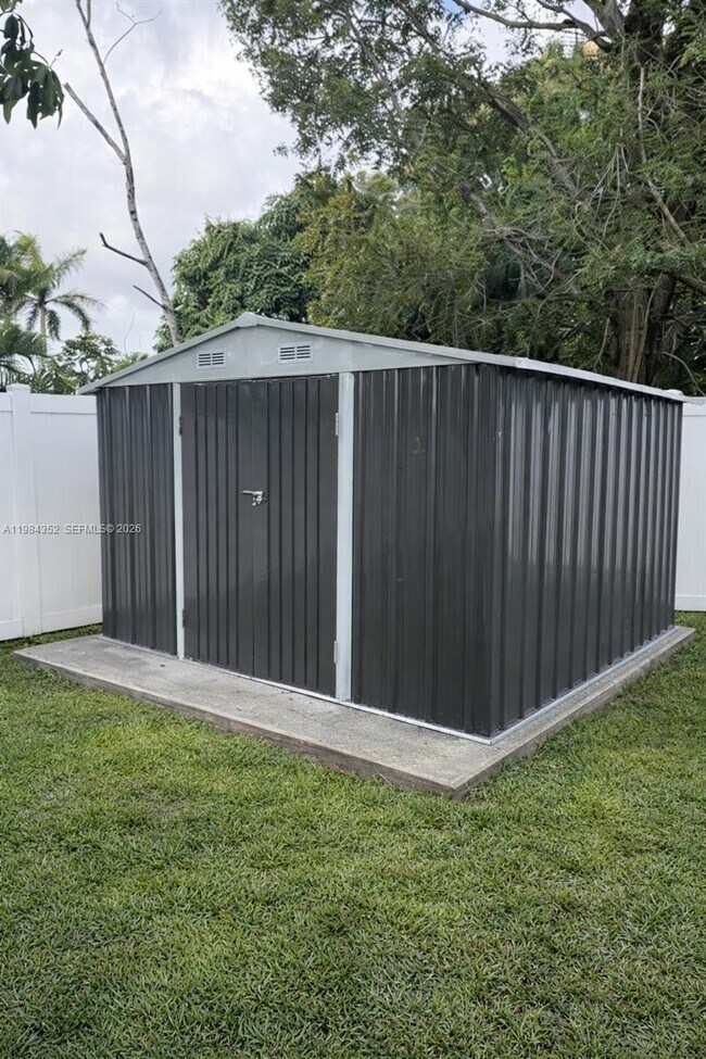 Building Photo - 6527 NW 2nd St