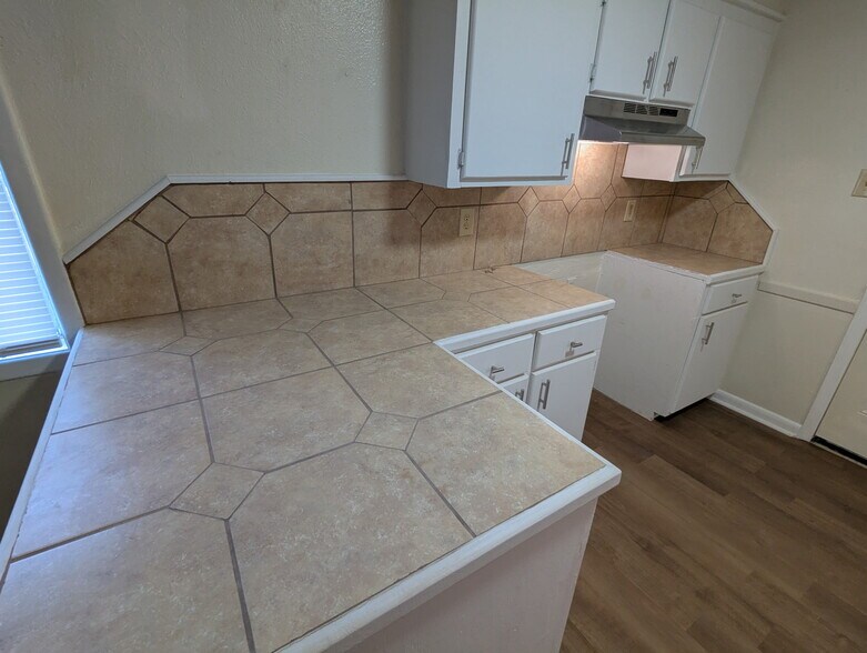 Building Photo - 1615 Dawnview Ln