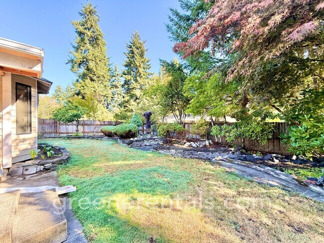 Building Photo - Cozy Meets Convenient in This Lacey Charme...