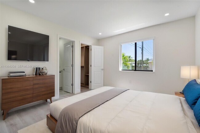 Building Photo - 255 Grant Dr