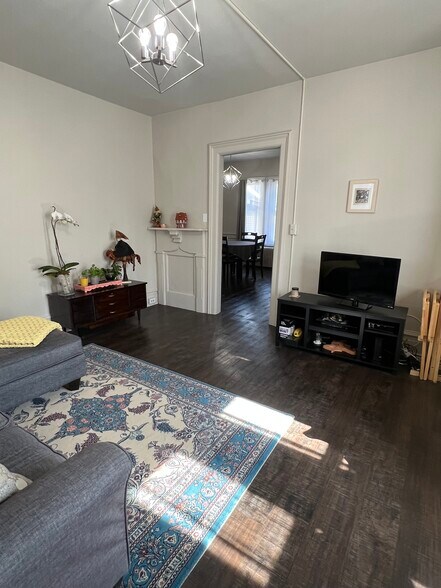 Building Photo - 24 N Chestnut St