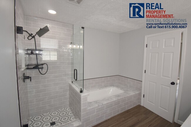 Building Photo - Adorable fenced in 3 bd 2 ba home in Murfr...