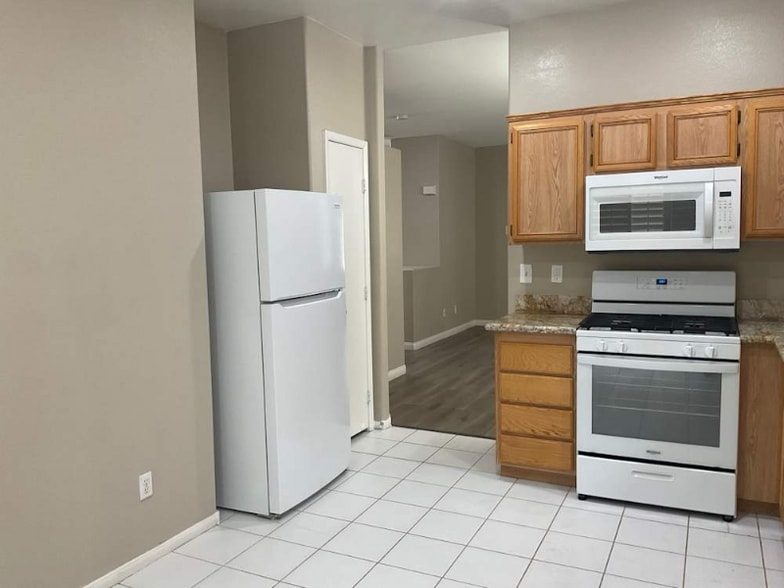 Building Photo - 5952 Hickory Nut Ave