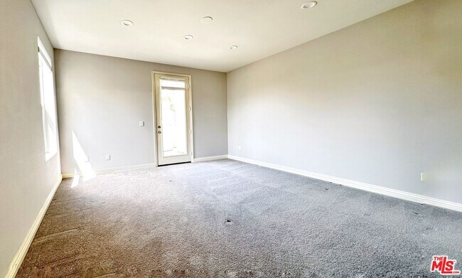 Building Photo - 4100 Wilshire Blvd