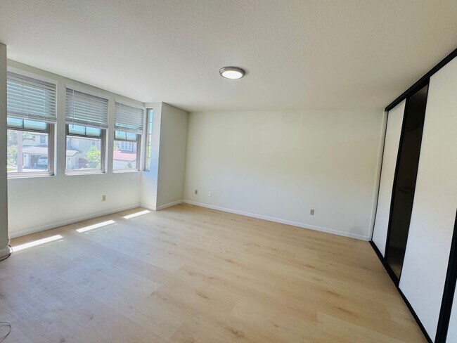 Building Photo - 4 Bedroom Cul-de-Sac Home in Mission Oaks
