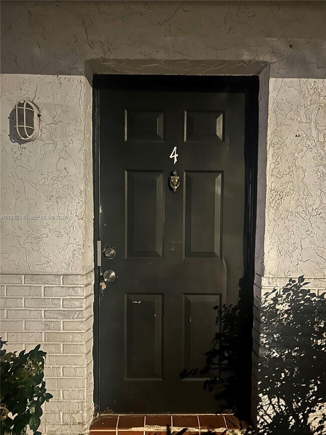 Building Photo - 1045 N Andrews Ave