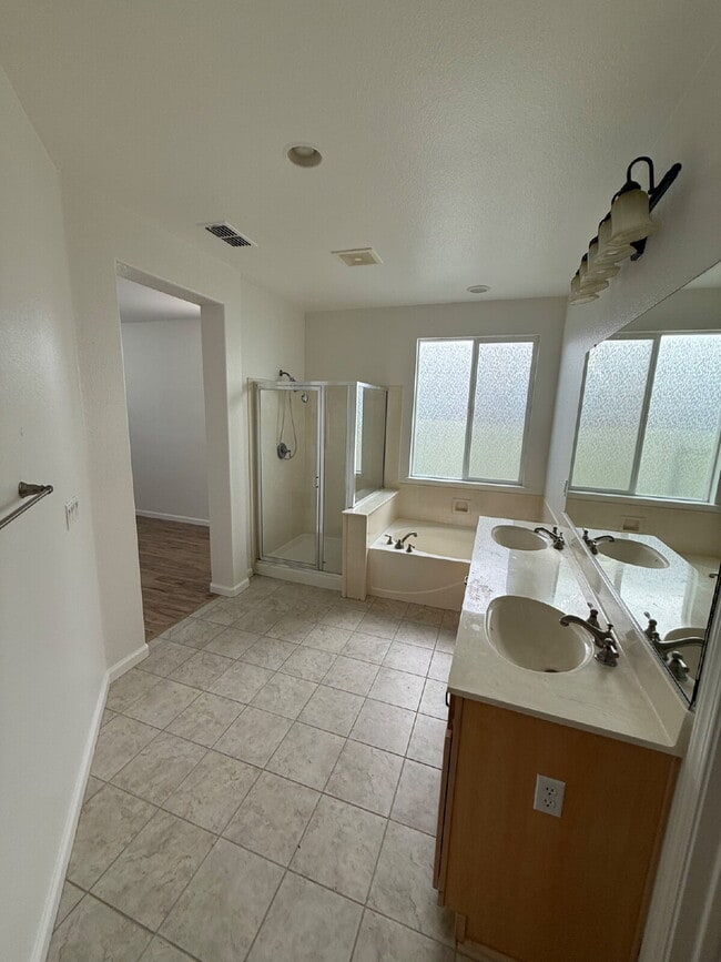 Building Photo - Stunning Spacious Single Story Home You Should Want to Call Home!