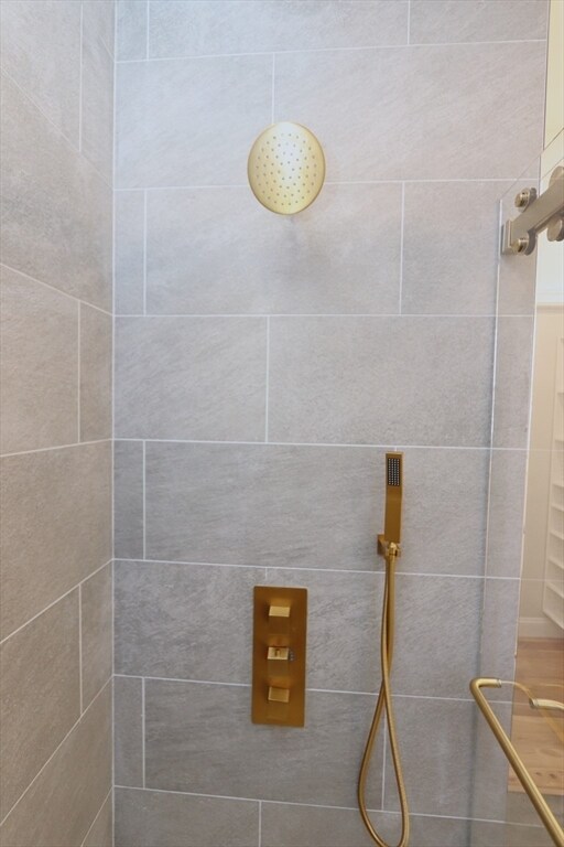 Building Photo - 14-16-16 Harriet St