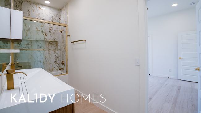 Building Photo - 605 N Idaho Ave