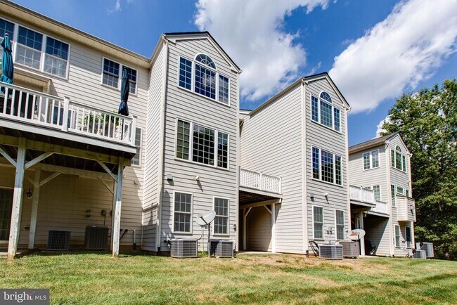 Building Photo - 2119 Split Creek Ln