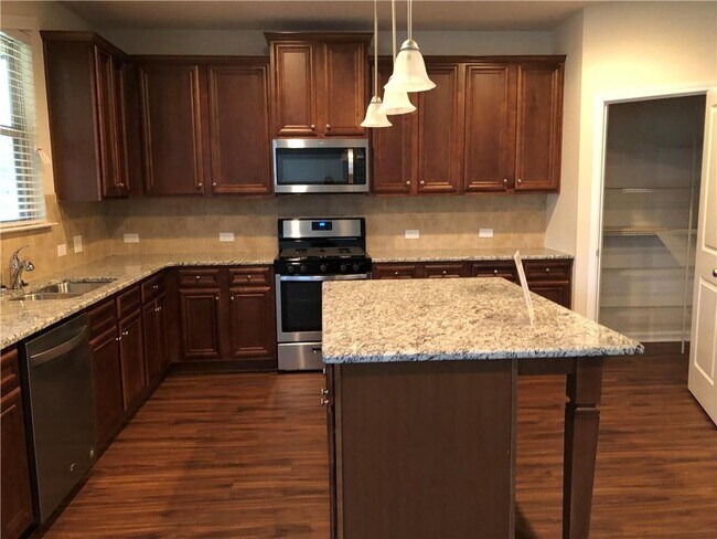 Building Photo - 5315 Mirror Lake Dr