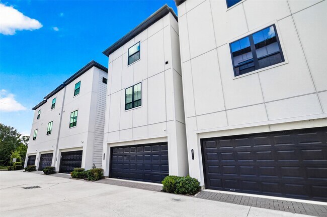 Building Photo - 2812 Grand Fountains Dr