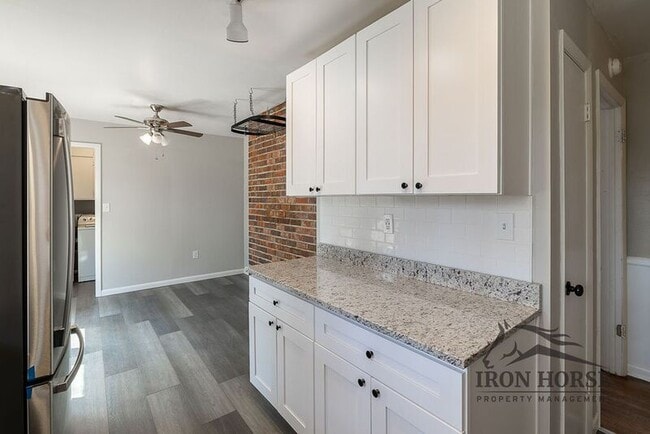 Building Photo - 190 Brentwood Dr