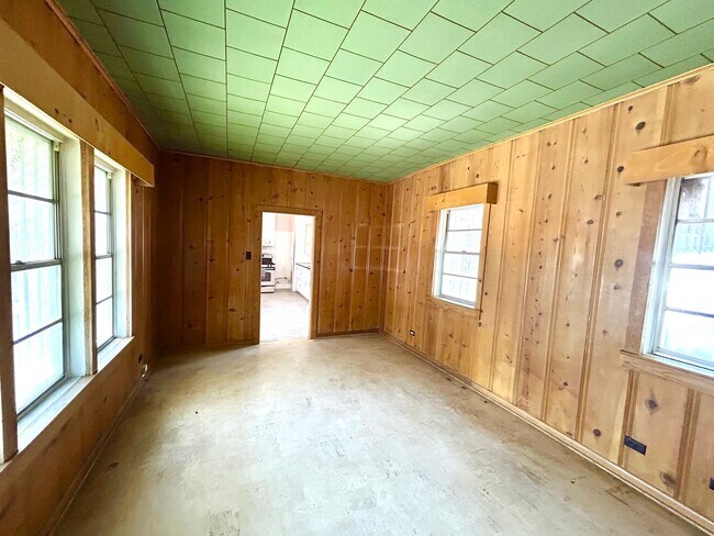 Building Photo - 1627 Schley Ave