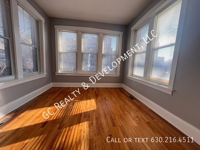 Building Photo - *** ALBANY PARK / 4 BEDROOM - 2 BATH / ONS...