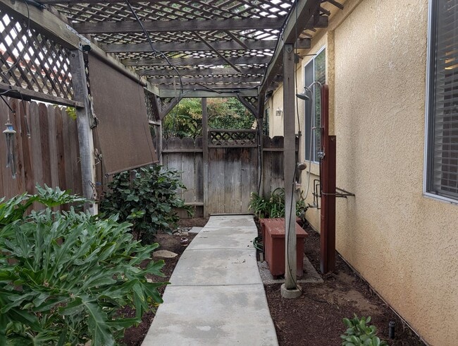 Building Photo - Wonderful 4 bedroom home in Clovis offering a pool, spa, 3 car garage, potential RV and or boat s...