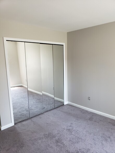 Primary BR Closet - 41164 N Woodbury Green Dr