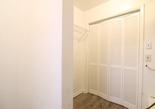 Building Photo - 1204 E Anderson St