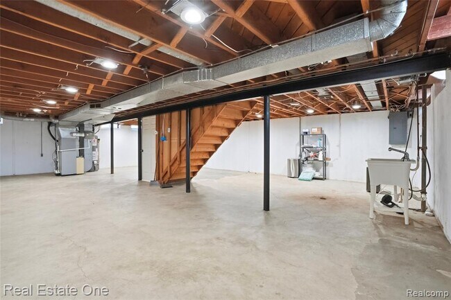 Building Photo - 6341 N Charlesworth St