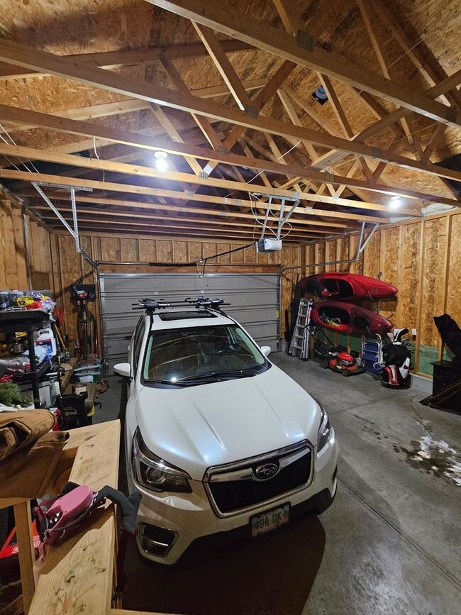 Building Photo - 4 BED | 3 BATH | SPLIT-FOYER HOME | DOUBLE...