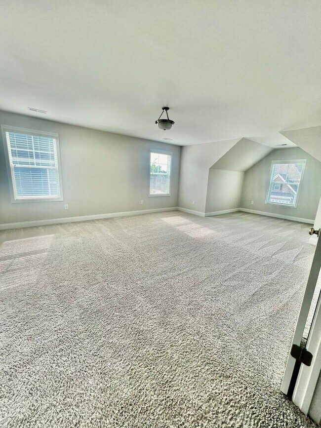 Building Photo - Stunning 4BR 3BA Home in Colfax