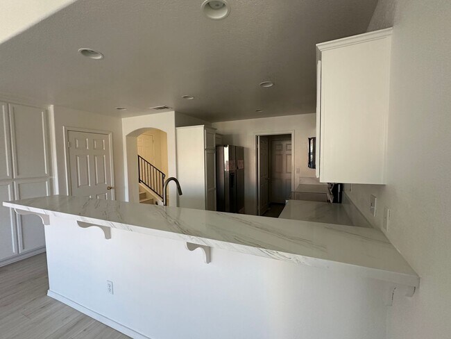 Building Photo - Significant rent reduction! Beautiful home in gated golf course community