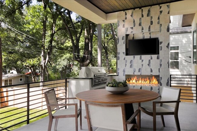 Building Photo - 3204 Westhill Dr