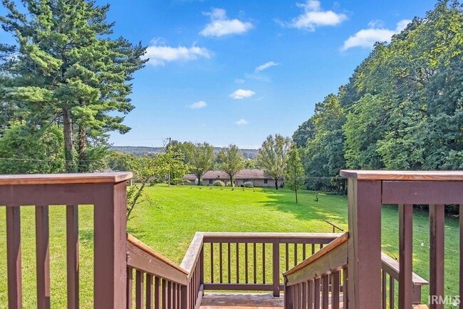 Building Photo - 1744 Parkview Dr