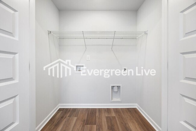 Building Photo - 1606 King Oaks Lp