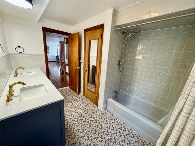 Building Photo - 156 Nichols Ave