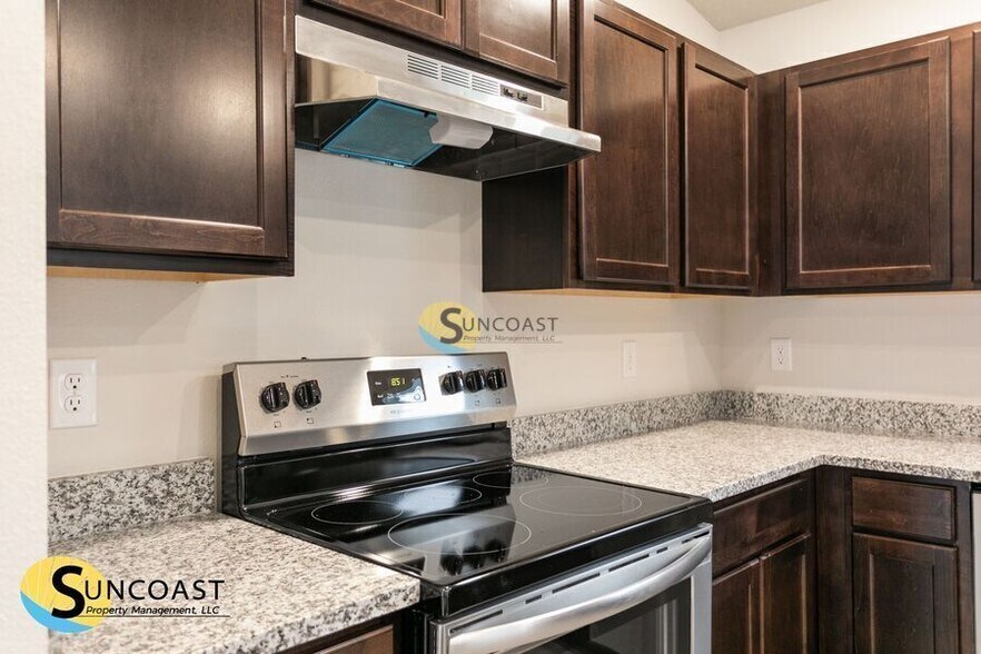 Building Photo - 8009 N Primrose Dr