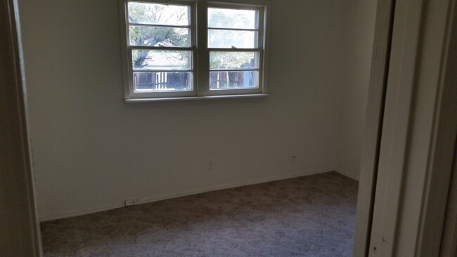 Building Photo - 307 Ponderosa Ln