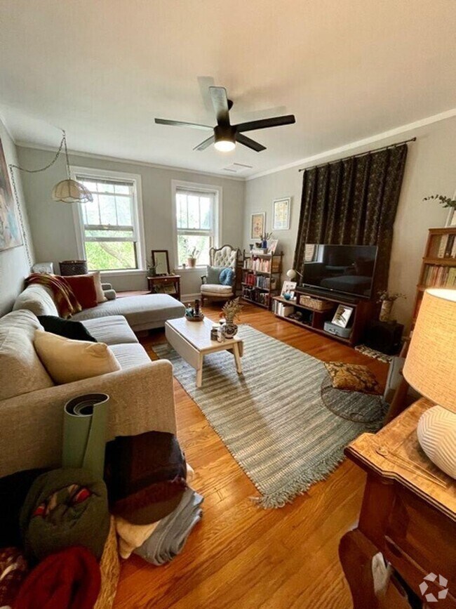 Building Photo - 1 bedroom in Chicago IL 60640