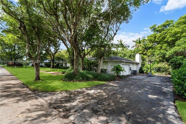 Building Photo - 12120 SW 71st Ct