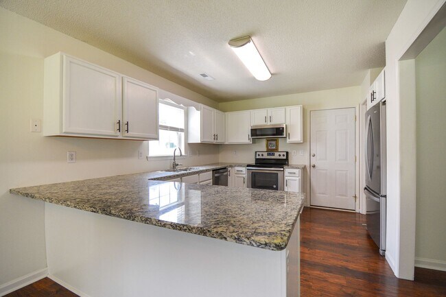 Building Photo - 3 Bedrooms and LARGE Backyard
