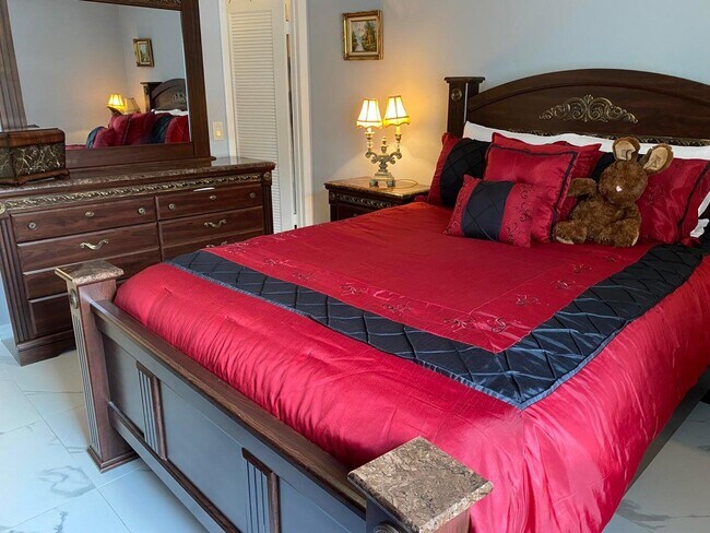 Building Photo - 579 Normandy Ln