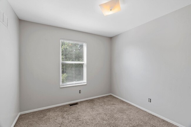 Building Photo - Beautiful 3B/2B Home in St. Charles