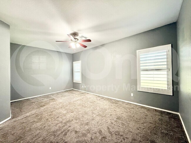 Building Photo - 960 E Chelsea Dr