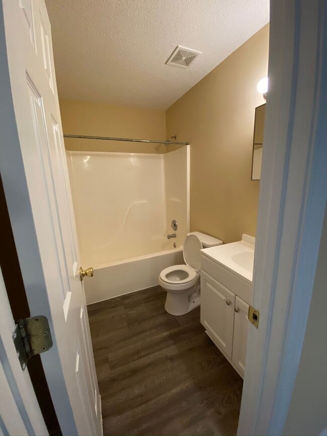 Building Photo - 1205 Beaver Creek Dr