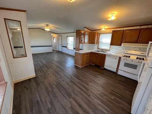Building Photo - 2 Bedroom 2 Bath Updated Mobile Home in Cliffview Mobile Home Park. Very well kept-up area.