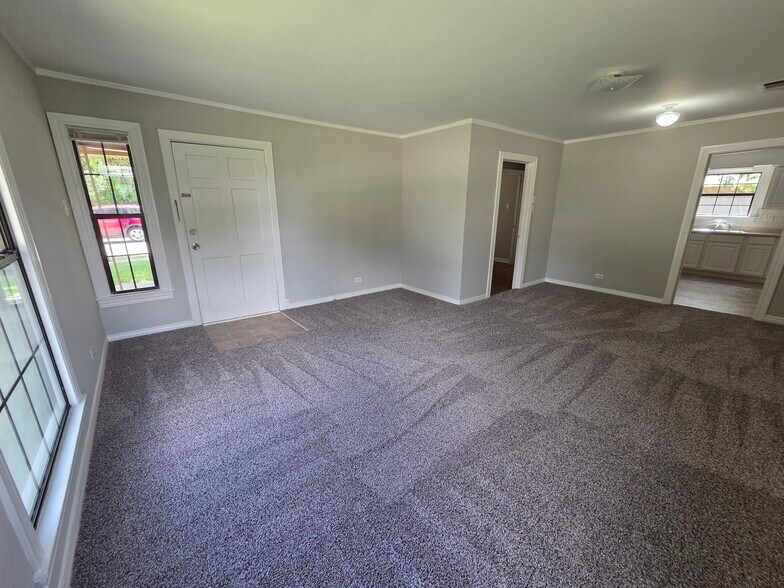 Building Photo - 1309 Shady Ln