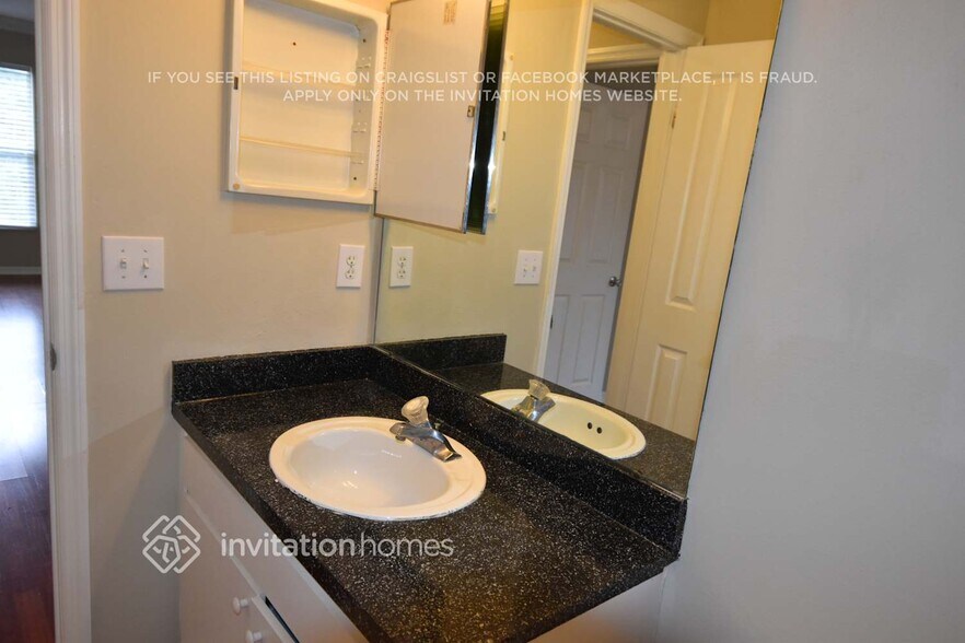 Building Photo - 2407 Sagemont Dr