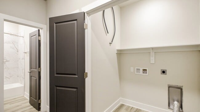Building Photo - 3353 Wynwood Dr