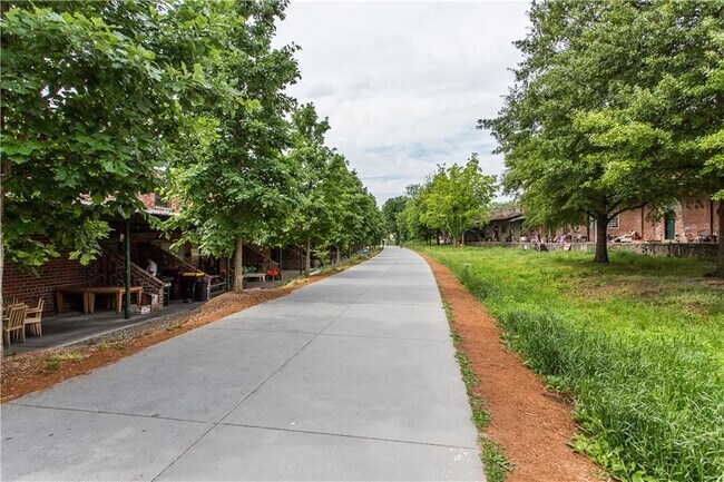 Building Photo - 659 Auburn Ave NE