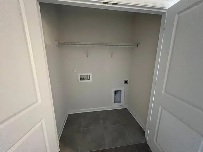 Building Photo - 2027 Tears Ln