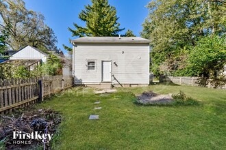 Building Photo - 2229 W 58th St