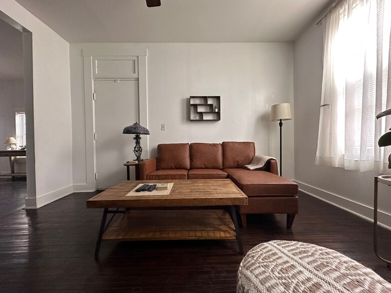 Building Photo - 1163 Say Ave