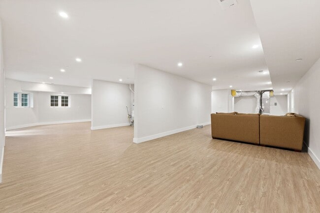 Building Photo - $11,995 - Stunning Executive Estate in Wil...