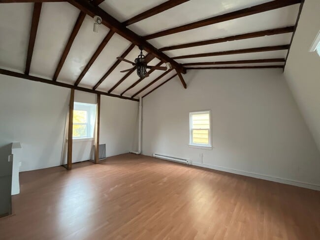 Building Photo - Beautifully Maintained End-Unit Townhome for Rent in Easton