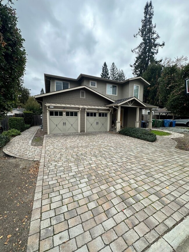 Building Photo - 3615 Chestnut St